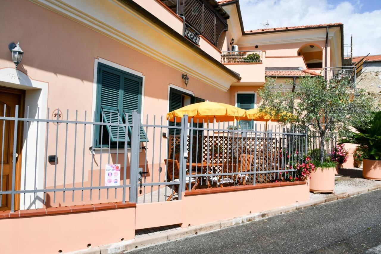 הוילה Cisano sul Neva Gli Angeli Agriturismo מראה חיצוני תמונה