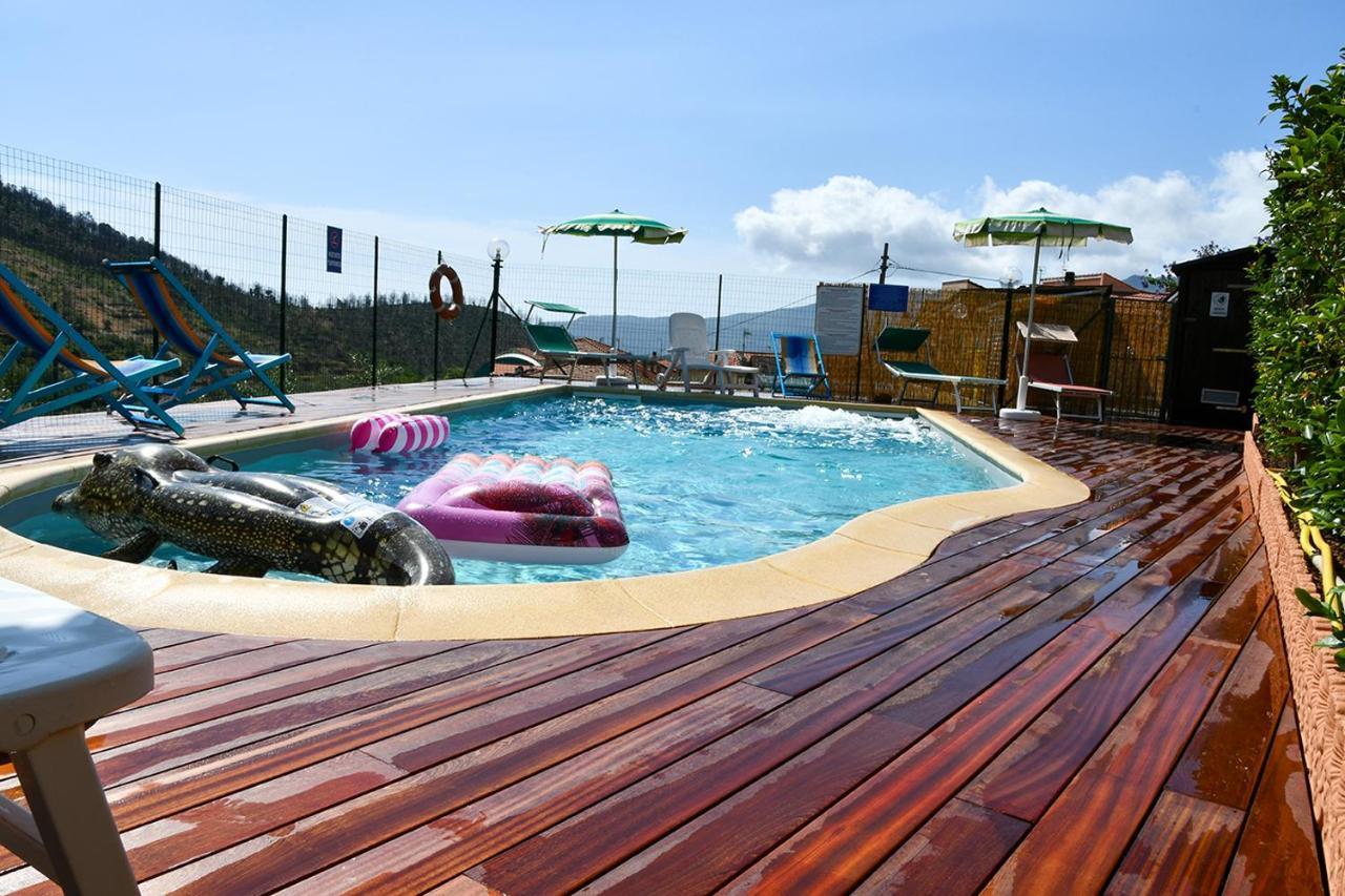 הוילה Cisano sul Neva Gli Angeli Agriturismo מראה חיצוני תמונה