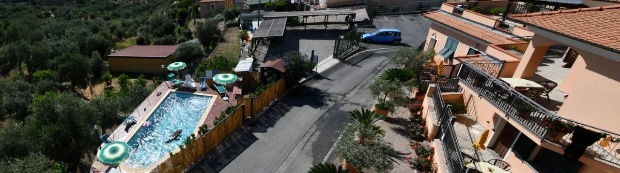 הוילה Cisano sul Neva Gli Angeli Agriturismo מראה חיצוני תמונה