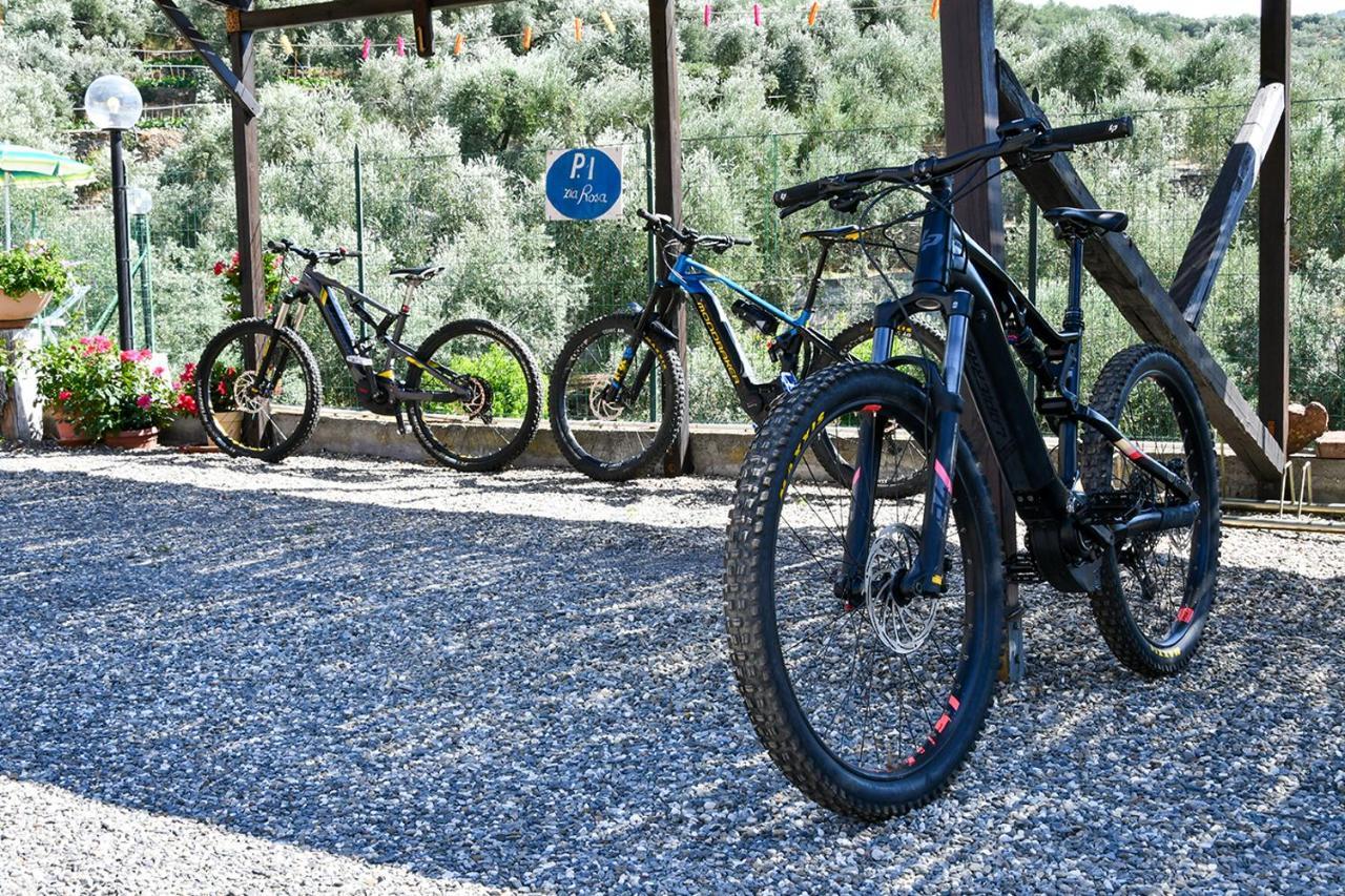 הוילה Cisano sul Neva Gli Angeli Agriturismo מראה חיצוני תמונה