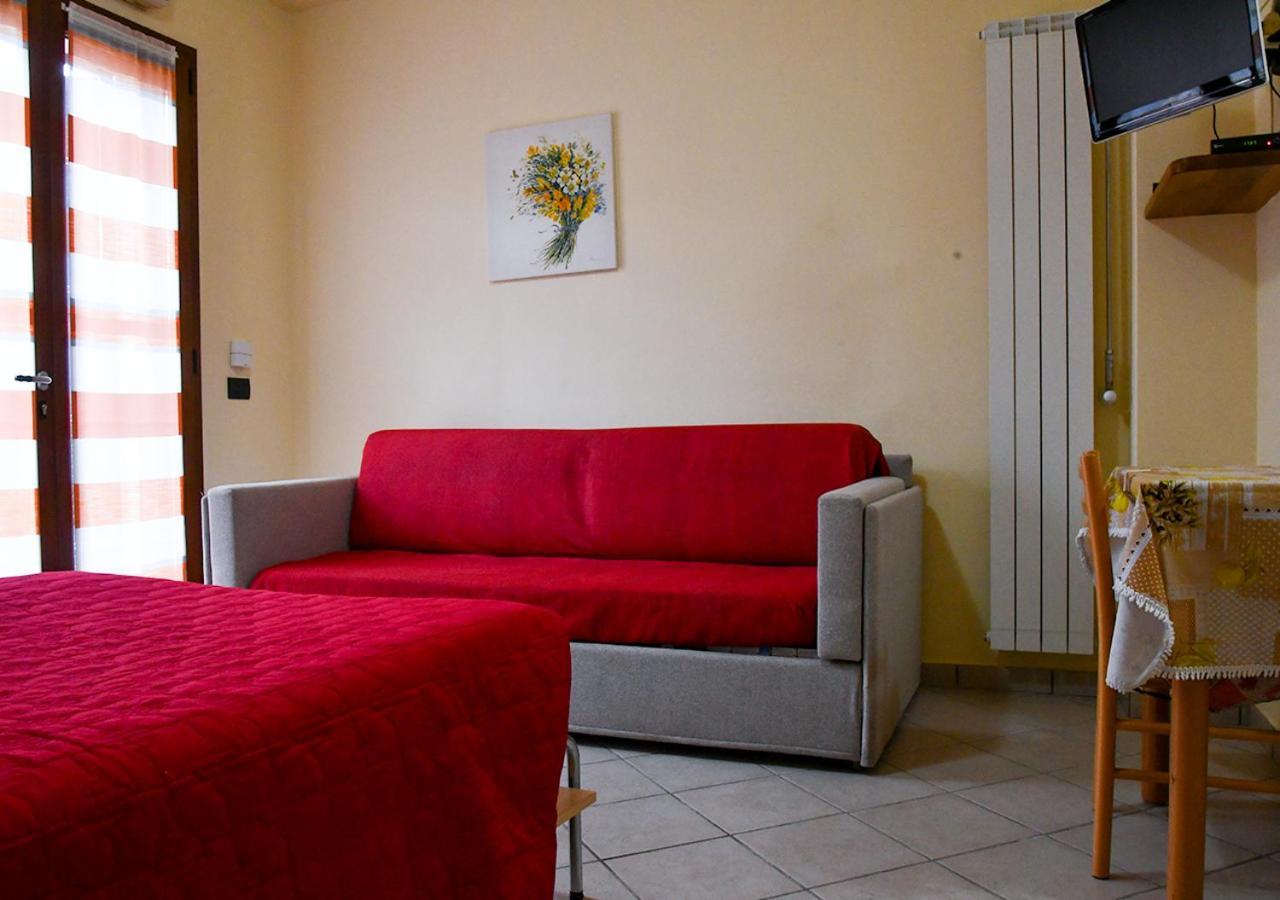 הוילה Cisano sul Neva Gli Angeli Agriturismo מראה חיצוני תמונה