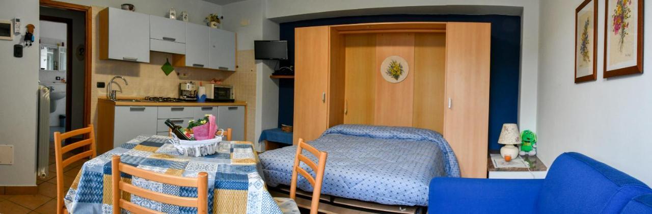 הוילה Cisano sul Neva Gli Angeli Agriturismo מראה חיצוני תמונה