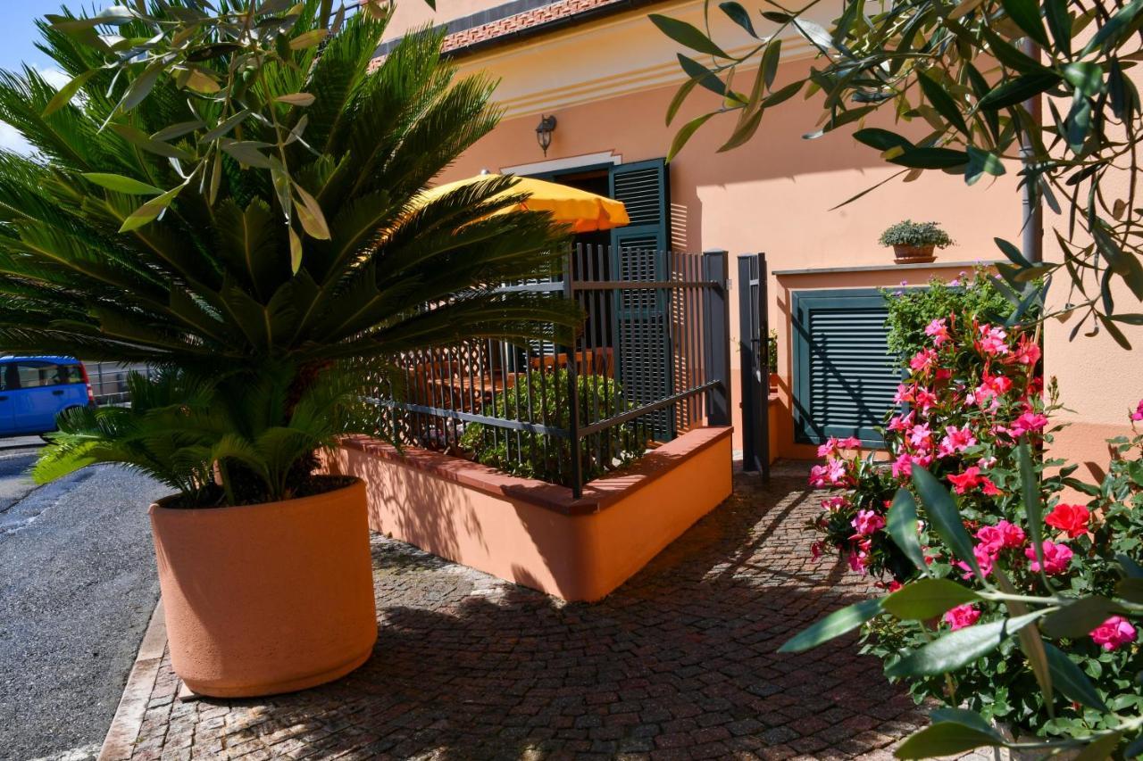 הוילה Cisano sul Neva Gli Angeli Agriturismo מראה חיצוני תמונה