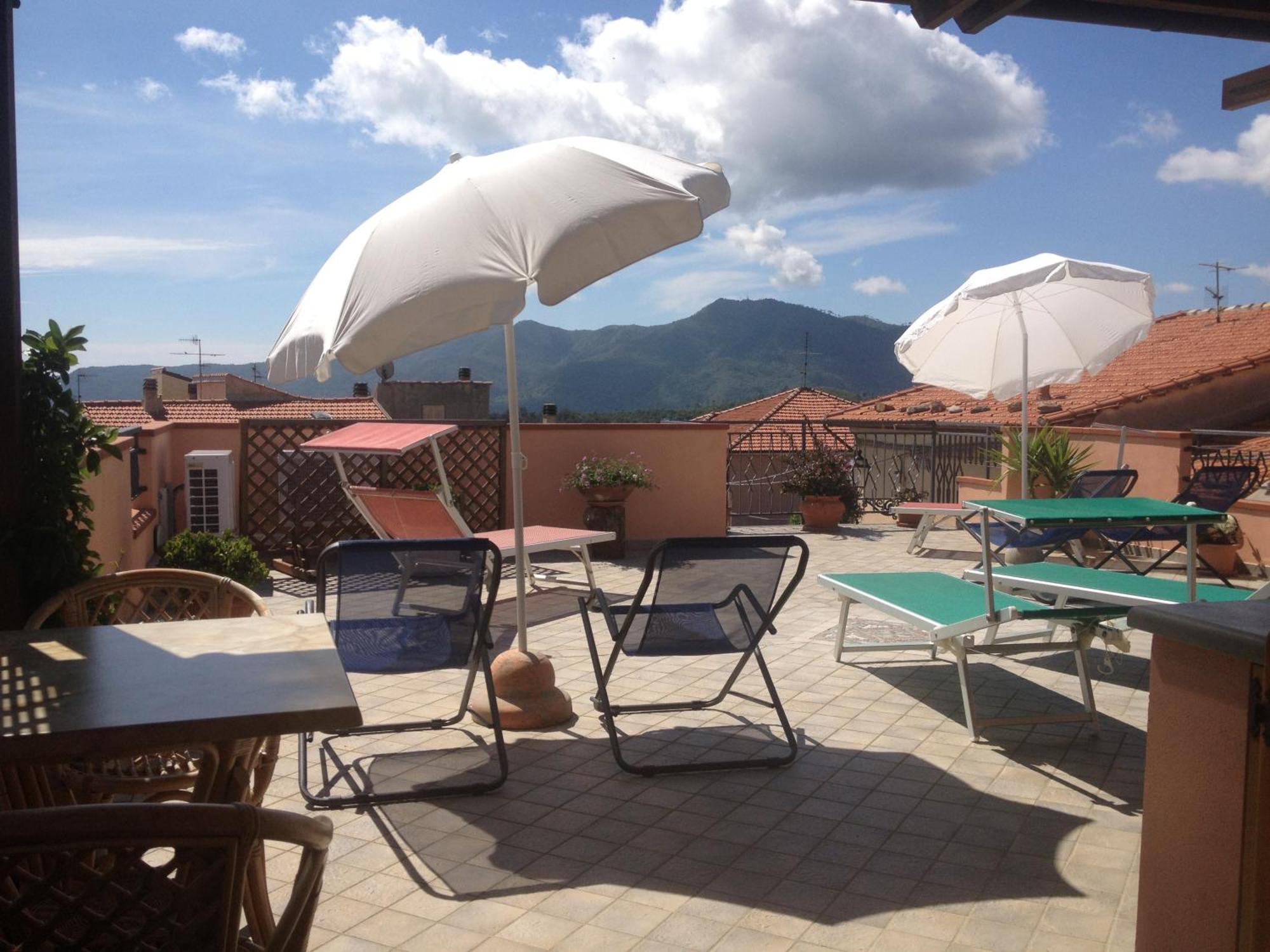 הוילה Cisano sul Neva Gli Angeli Agriturismo מראה חיצוני תמונה