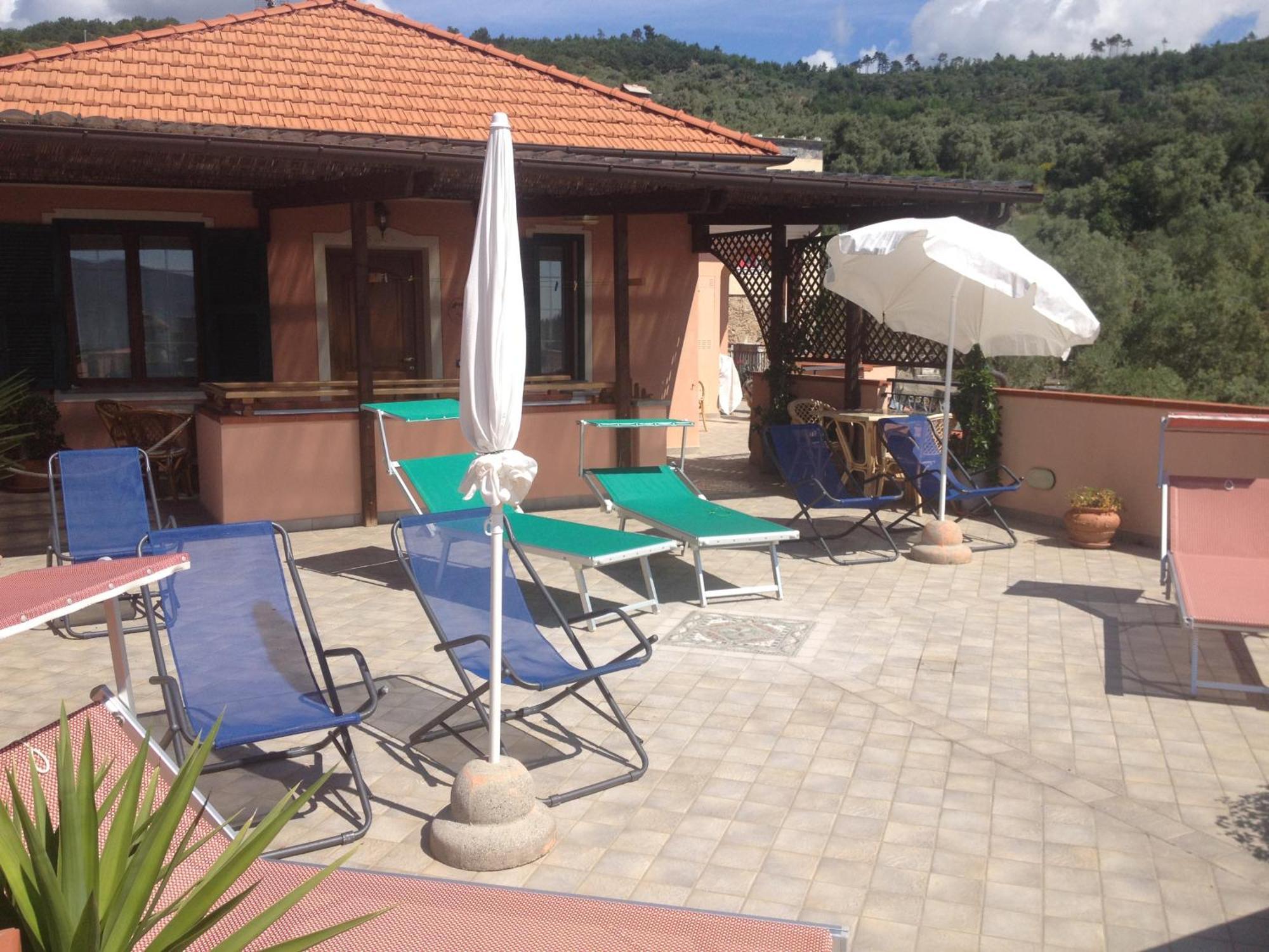 הוילה Cisano sul Neva Gli Angeli Agriturismo מראה חיצוני תמונה